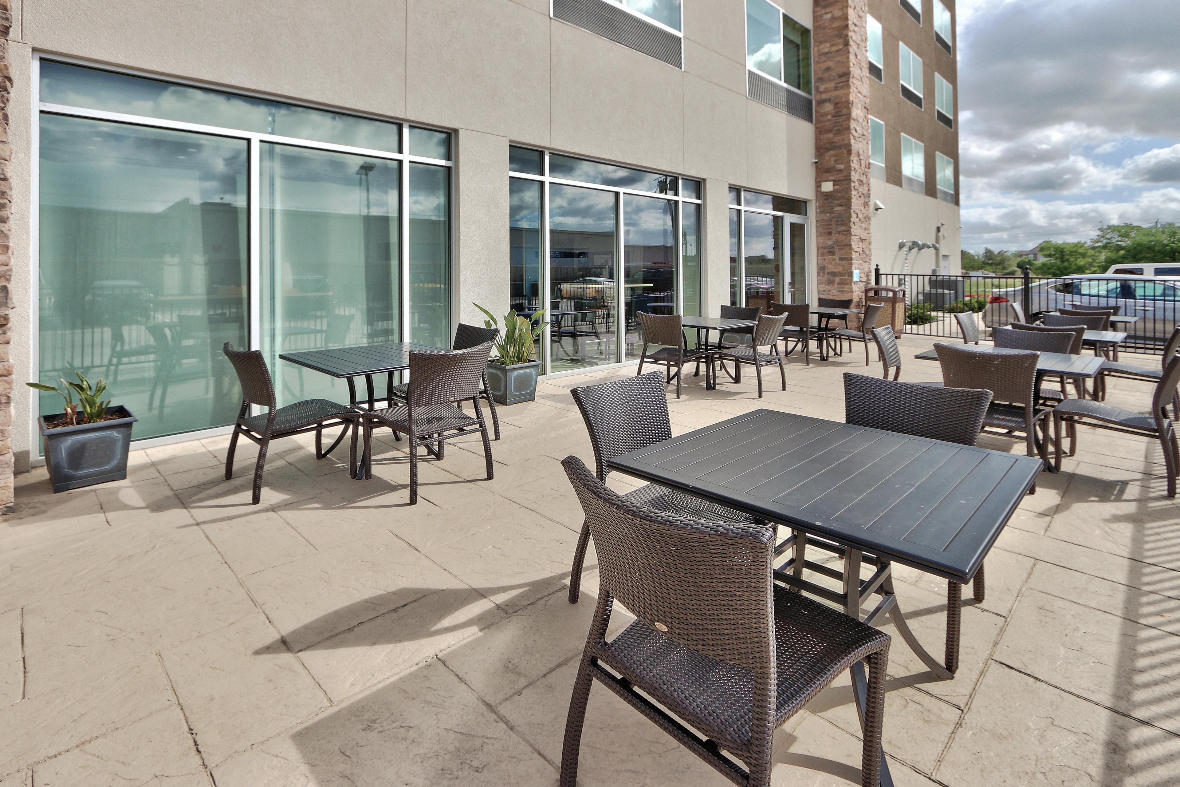 Holiday Inn Express & Suites - Houston East - Beltway 8 By Ihg Cloverleaf Exterior photo